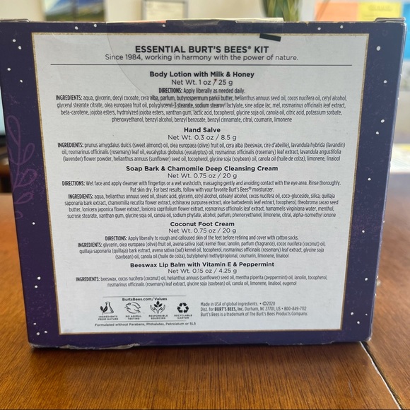 BURT'S BEES Essential Burts Bees Kit Gift - Picture 3 of 6